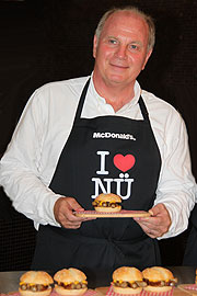 Von Uli Hoeneß Firma HoWe Fleischwaren stammt die neueste McDonald's Kreation "Nürnburger" (Foto: MartiN Schmitz)